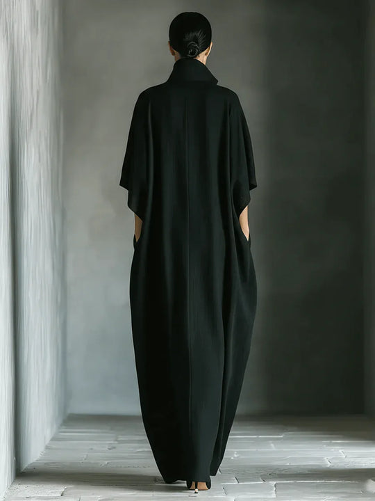 Alejandra | Vestido largo negro oversize minimalista con mangas kimono - RivenaModa