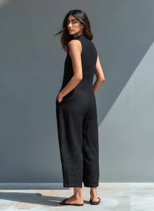 Claudia | Mono minimalista de lino para mujer, sin mangas, cuello alto y botones - RivenaModa