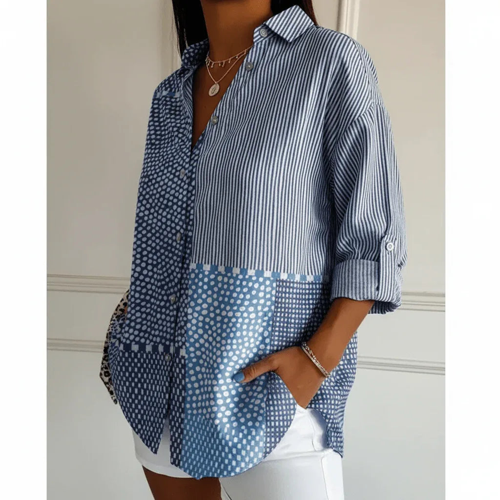 Mette | Blusa con parche de mosaico azul - RivenaModa