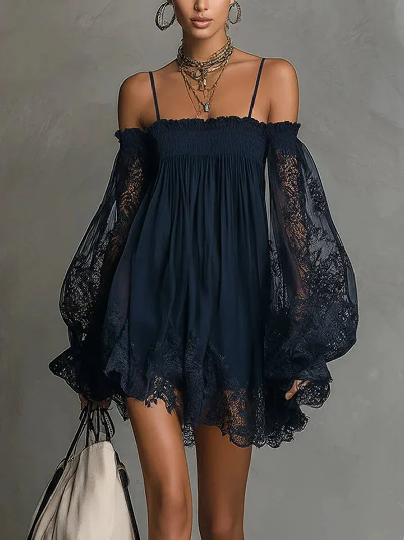 Noemi | Vestido mini en chiffon azul navy con hombros descubiertos y encaje - RivenaModa