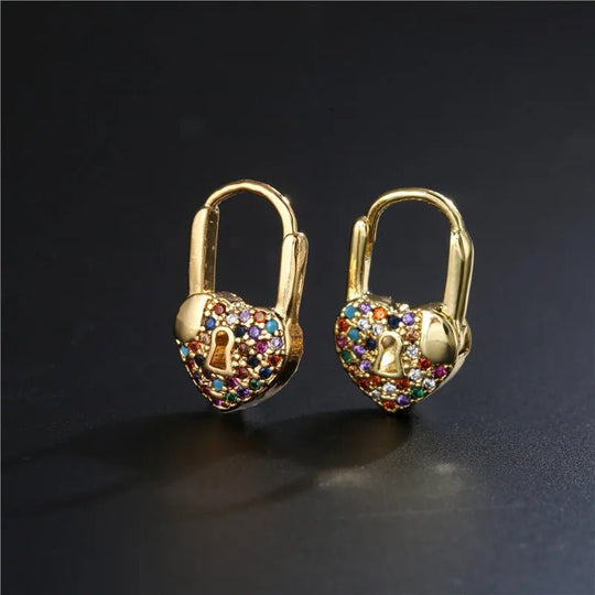 PENDIENTES DE ARO CON CANDADO EN FORMA DE CORAZÓN - RIVENA MODA