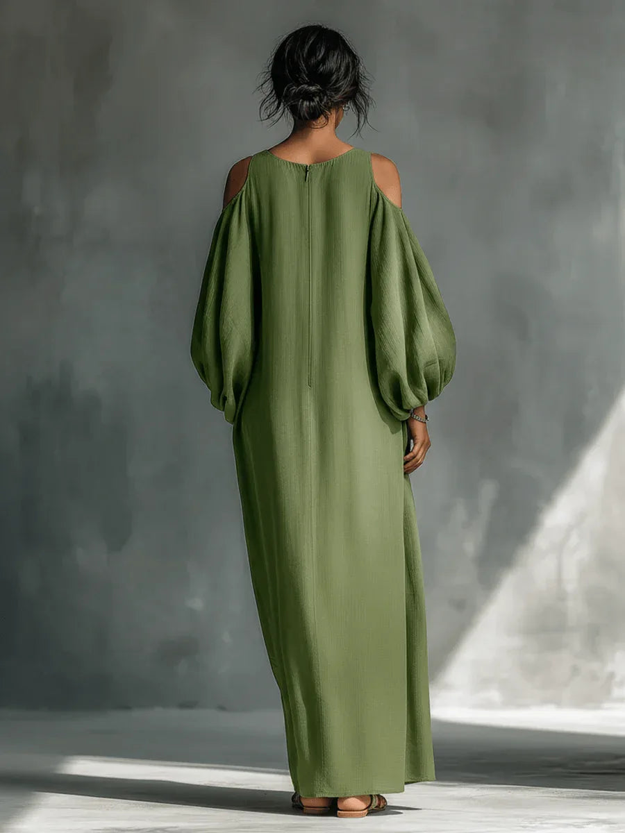 Selena | Vestido largo verde fluido con hombros descubiertos y mangas amplias - RivenaModa
